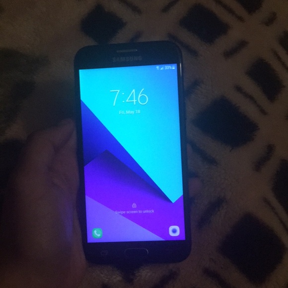 Cellphone - Picture 3 of 4